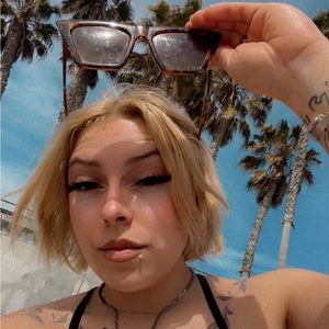 Meet your Posher, Deliciae